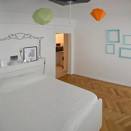 Art By Feels Like Apartment *